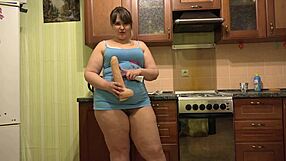 chubby housewife with a big ass stopped cleaning to fuck pawg amateur