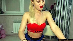 BLONDE MILF WEBCAM MODEL FLAUNTS GREAT ASS AND WIDE HIPS