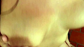 Le follo el coño a mi hijastra en la ducha