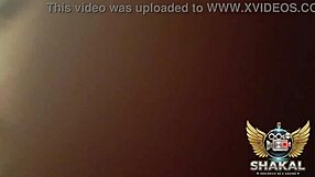 macetando a bucetinha das irmãs gêmeas no motel e dando leite na boquinha das putinhas