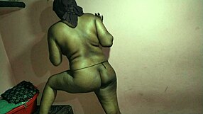 dewar chats with bhabhi about bedroom family matters casually