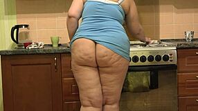 chubby housewife with a big ass stopped cleaning to fuck pawg amateur