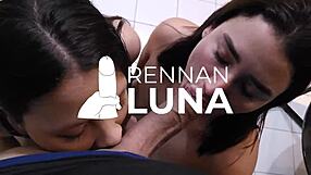 A novinha ficou com o cuzinho todo aberto m�nage threesome anal gaping and squirting