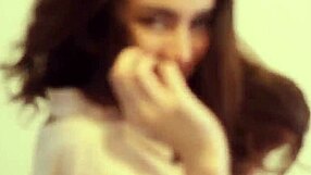 damn who's that horny babe cumming hard on camera?