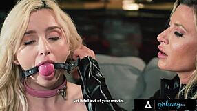 Who dominates in leather bondage play?