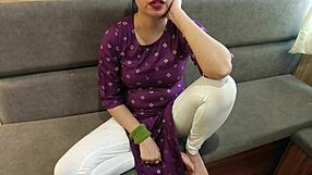 INDIAN STEP MOM AND STEP SON KA NAJAYAZ WALLA PYAR BETE SE CHUDWA KAR AAPNA YAAR BANA LIYA HINDI DIRTY TALK SAARABHABHI6