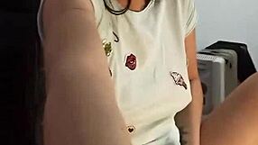 Horny and hot she masturbates for you she knows how to cum in squirts maquinasperfectas