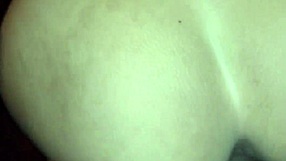 dejo quedar en el porche de mi casa a la puta de la esquina y esta en agradecimiento me folla rico