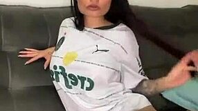 Palmeirense safada se exibindo mostrando buceta molhada