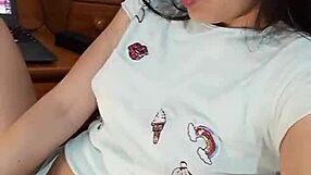 Horny and hot she masturbates for you she knows how to cum in squirts maquinasperfectas