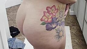 Short video of her fat ass and peeing in the shower