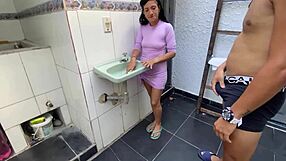 I help my skinny stepdaughter clean the bathroom by draining my cum with her pussy