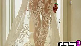 i love watching big tits kimmy granger pose naked showing off her stunning curvy milf body