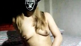 how flexible can this pinay milf loulish0313 bend for fun?