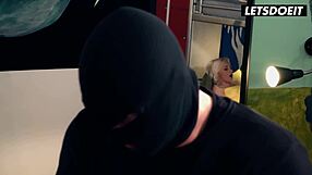 Ta velikokurčev vlomilec ima srečo, da je trdo 18-letno pičo Marilyn Sugar