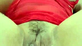 Milf slut rubs clit fingers wet cunt solo till orgasm squirt