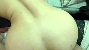 mi prima politica se queda en casa y acabamos follando a escondidas