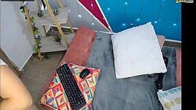 Sexy latina camgirl mia lópez reveals her horny webcam cravings in private show