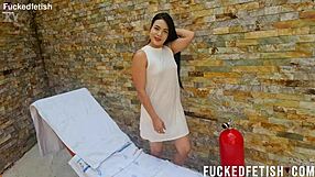 Moonblack's Curvy Sexy Body Shines in Underwater Pool Scuba