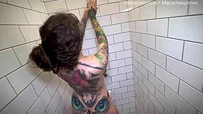 Hot Girlfriend's Pussy Sucked to Orgasm in Steamy Shower Cumshot