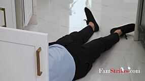 Stepdad's Cock Looks So Delicious Stuck Needing Horny Teen Kimora Quinn's Tight Pussy Ride