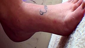 Lilly's Pregnant Feet Toes Pointed Nude Fetish Display