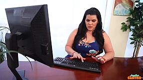 Maggie Green Licks Angelina Castro's Giant Toy Before Wet Lesbian Suck