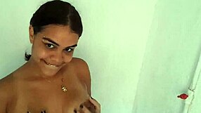 hermanastra pervertida, ¿me chupas la polla en la ducha de mi madrastra hasta correrte en mi cara?