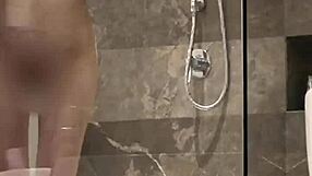 oh man, newyokumaimai's so cute in her shower... ponytail, small tits, those legs n feet, total college dream 😍