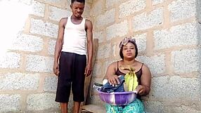 Curvy cute plantain hawker flashes pussy for outdoor pov fucking