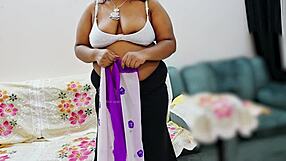 indian bhabhi tempts in traditional saree revealing curves