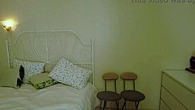 Pregnant babe, big belly shaking... masturbate those moans just for my eyes!