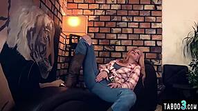 i finger my smooth shaved pussy as serene siren