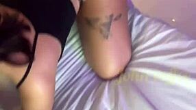 gostosa asiatica gemendo alto enquanto leva rola grossa no cinema lotado