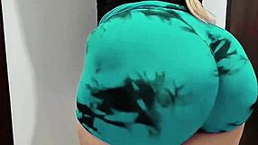 friend's sexy mom's huge ass preps for hardcore pounding