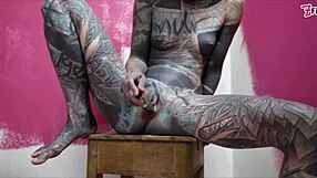 She stretches her workwear ass with toys gapes wide and squirts hard