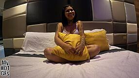 la hermosa jovencita latina curvy con tetas naturales quiere ser la mejor actriz porno chupando verga en casting