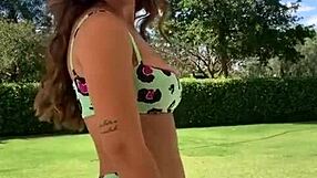 gostosa's juicy pussy lips popping out ready for you to dive in now!