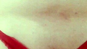 olha eu brincando com meu pau na cam mostrando a calcinha