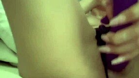 mira mi lechita escurriendo while i rub this pussy so good