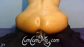 Cumcamme big ass teen rides water bottle deep anal on webcam