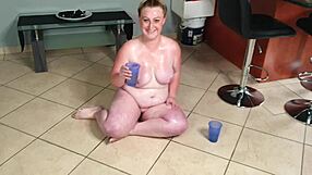 busty fat slut soaks her toes in piss then sucks them off eagerly