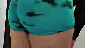 friend's sexy mom's huge ass preps for hardcore pounding