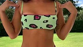 gostosa's juicy pussy lips popping out ready for you to dive in now!