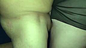 Xxx casero coño rasurado de mi cuñada recibe creampie y gime fuerte con mi verga pequeña