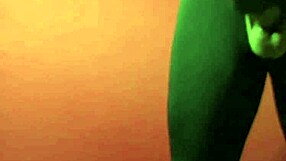 exibição de striptease sensual com curvas provocantes dançando sedutoramente