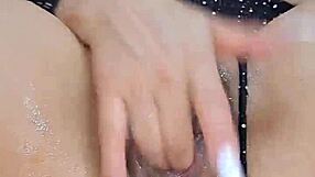 damn, sexy chica fingers pussy and fucks it with huge eggplant!