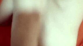 a mi novia le chupa las bolas con ganas salvajes
