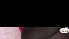 dude skips lunch to smack that big office ass