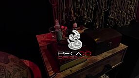 perra, ¿te gusta que tu amo te ate y folle el culo profundo?